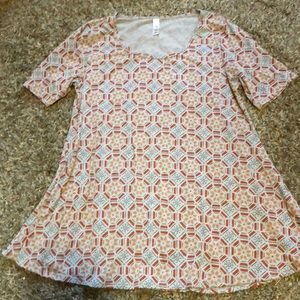 Lularoe perfect tee size medium